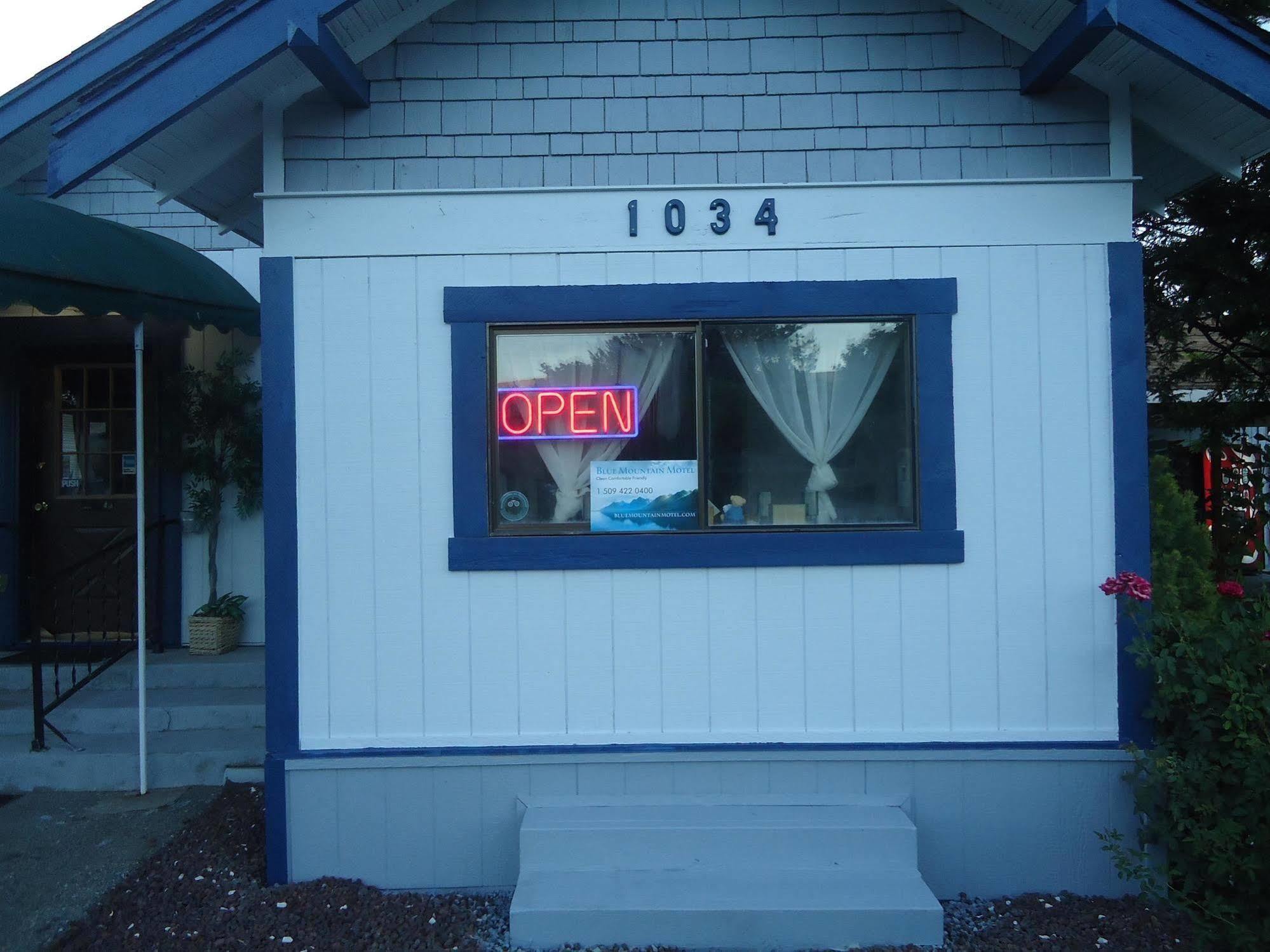 Blue Mountain Motel Okanogan Bagian luar foto
