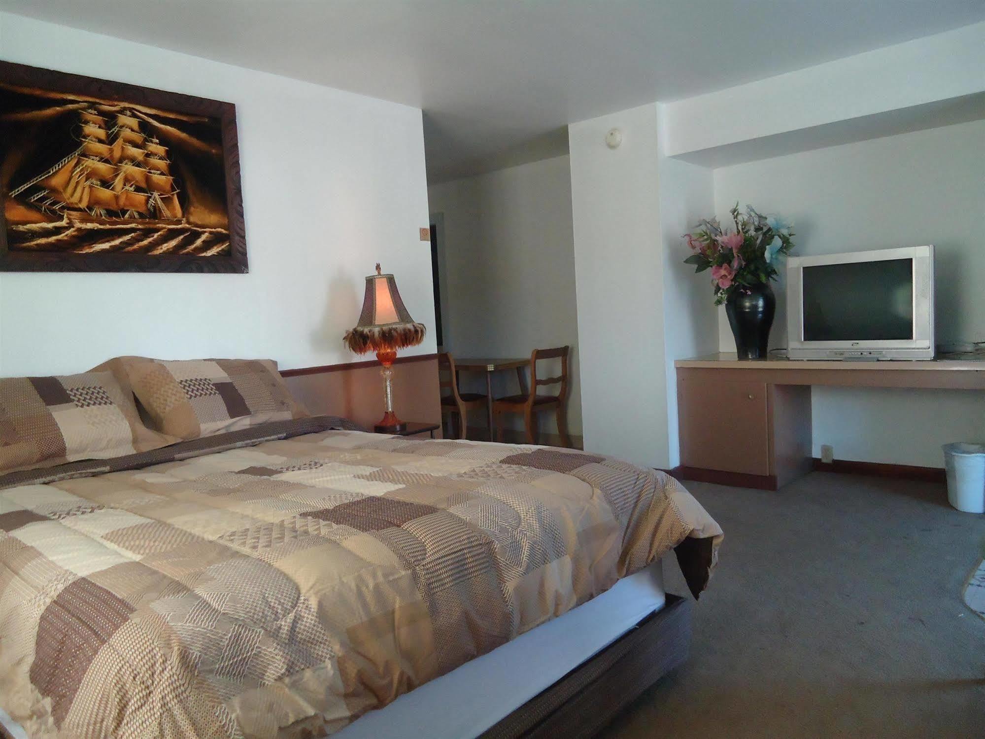Blue Mountain Motel Okanogan Bagian luar foto